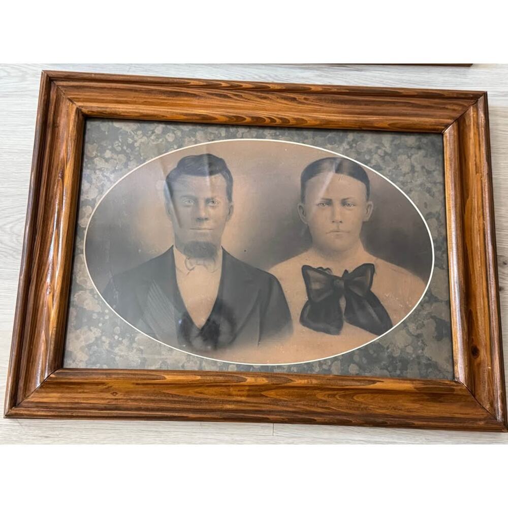Large Pair of Antique Late 19th Century Wood Framed Family Portraits Wall Decor - Picture 3 of 5